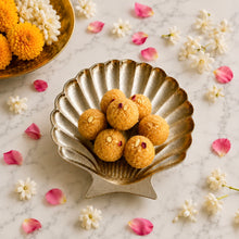 Load image into Gallery viewer, Meraki Lily Maris Tray – gold shell-shaped serving and home décor tray