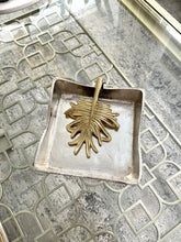 Load image into Gallery viewer, LYDIA LEAF NAPKIN HOLDER
