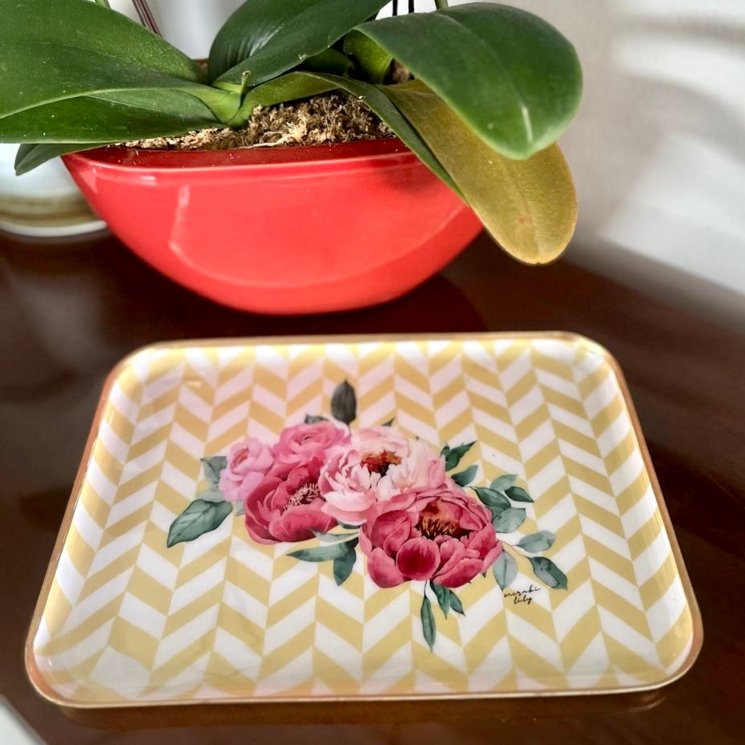 Nayra Tray with handcrafted floral design, ideal for serving drinks, snacks, or desserts.