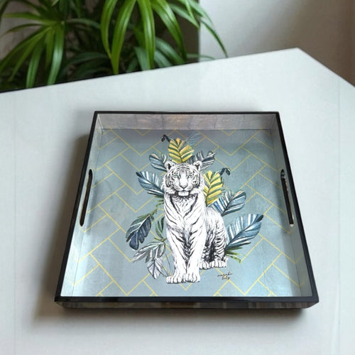 Tigra Tray with majestic white tiger-inspired design, ideal for serving or decorative use.